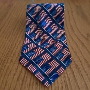 Elegant Red & Blue American Flag Tie – Patriotic Silk Accessory